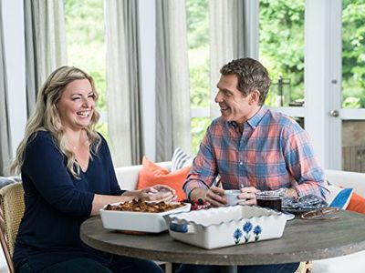 Bobby Flay and Damaris Phillips in The Bobby and Damaris Show (2017)
