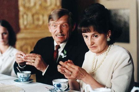 Eva Holubová, Jirí Kodet, and Kristýna Nováková in Cosy Dens (1999)