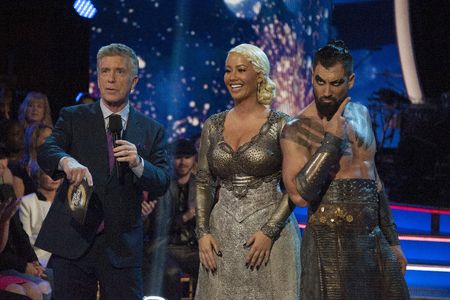 Tom Bergeron, Maksim Chmerkovskiy, and Amber Rose in Dancing with the Stars (2005)
