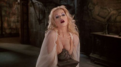 Karen Roe in Dracula: Dead and Loving It (1995)