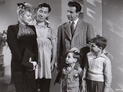 Lucille Ball, Robert Blake, Richard Hall, Dick Powell, and Rags Ragland in Meet the People (1944)