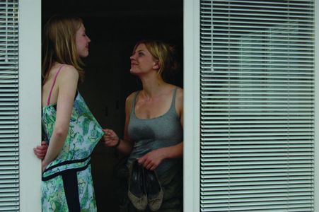 Anna Brüggemann and Jördis Triebel in Waiting for Angelina (2008)