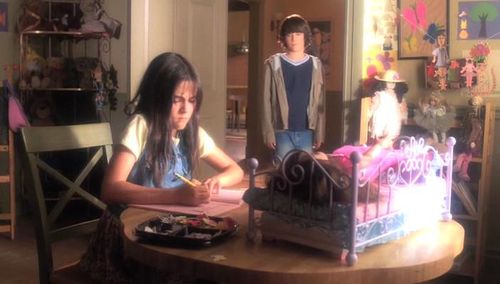 Isabelle Fuhrman and Austin Thomas in Ghost Whisperer (2005)