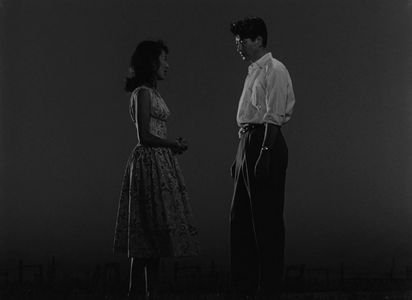 Ryô Ikebe and Keiko Kishi in Early Spring (1956)
