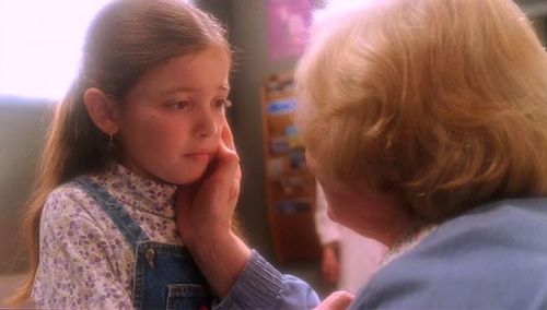 June Squibb and Kelly Gould in Ghost Whisperer (2005)