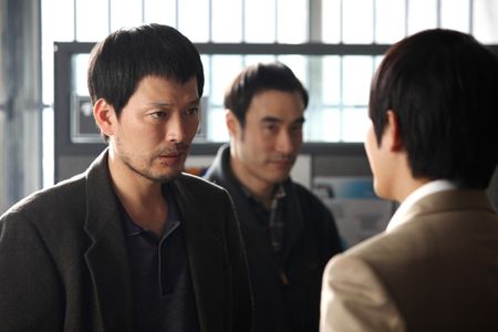 Jae-yeong Jeong and Sung-Woo Bae in Confession of Murder (2012)