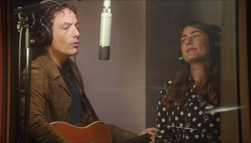 Jakob Dylan and Jade Castrinos in Echo in the Canyon (2018)