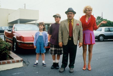 Danny DeVito, Brian Levinson, Rhea Perlman, and Mara Wilson in Matilda (1996)