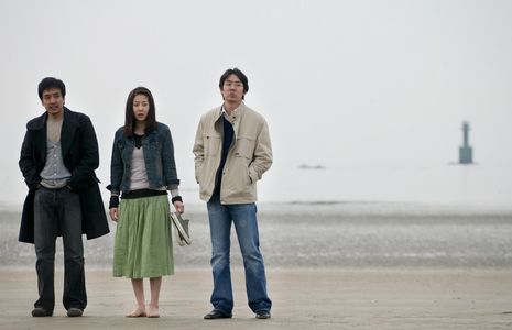 Seung-woo Kim, Kim Tae-woo, and Hyun-Jung Go in Woman on the Beach (2006)