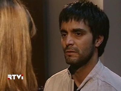 Adrián Navarro in Vidas robadas (2008)