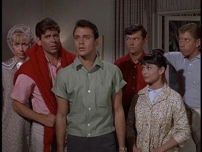 Joby Baker, Don Edmonds, Michael Callan, Jan Conaway, Robin Lory, and Bart Patton in Gidget Goes Hawaiian (1961)