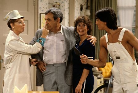 Scott Baio, Marion Ross, Tom Bosley, and Erin Moran in Joanie Loves Chachi (1982)