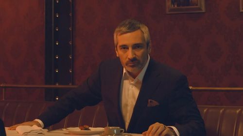 Batur Belirdi in TV commercial Avea (2014)