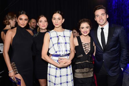 Troian Bellisario, Lucy Hale, Ashley Benson, Ian Harding, and Shay Mitchell at an event for The 42nd Annual People's Cho