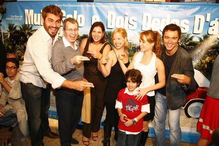 Muito Gelo e Dois Dedos D'Água avant-premiere (from left to right: Thiago Lacerda, Daniel Filho, Carla Daniel, Paloma Du