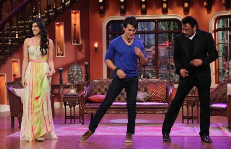 Jackie Shroff, Kriti Sanon, and Tiger Shroff in Comedy Nights with Kapil (2013)