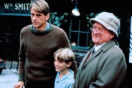 Jeremy Irons, Cyril Cusack, and Samuel Irons in Danny the Champion of the World (1989)