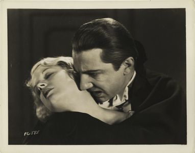 Bela Lugosi and Frances Dade in Dracula (1931)