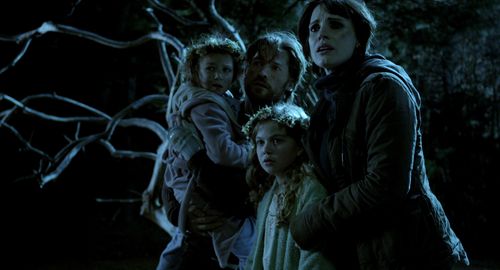 Nikolaj Coster-Waldau, Jessica Chastain, Megan Charpentier, and Isabelle Nélisse in Mama (2013)