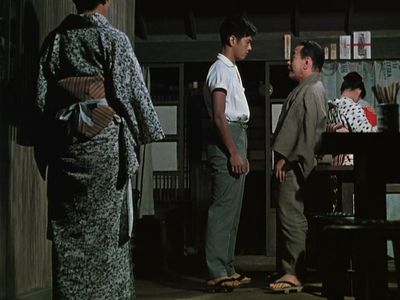 Hiroshi Kawaguchi, Ganjirô Nakamura, Haruko Sugimura, and Ayako Wakao in Floating Weeds (1959)