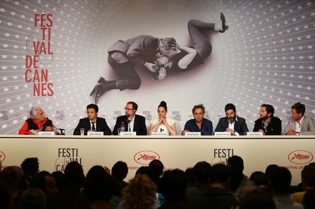 Marion Cotillard, James Gray, Anthony Katagas, Darius Khondji, Jeremy Renner, and Greg Shapiro at an event for The Immig