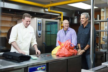 Eric Ripert and Tom Colicchio in Top Chef (2006)