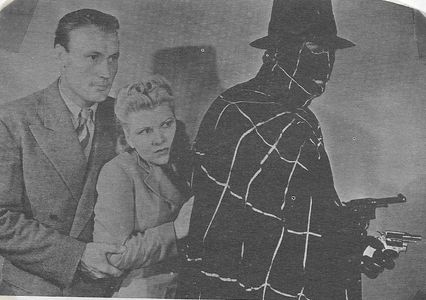 Mary Ainslee, Warren Hull, and Dave O'Brien in The Spider Returns (1941)