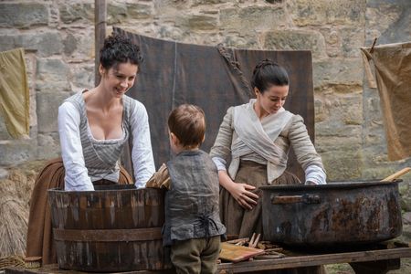 Caitríona Balfe, Laura Donnelly, and Aaron Wright in Outlander (2014)