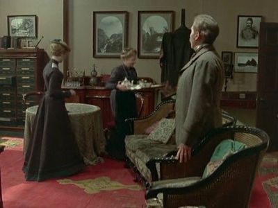 David Burke, Rosalie Williams, and Barbara Wilshere in The Adventures of Sherlock Holmes (1984)