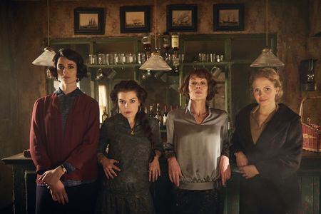 Still of Natasha O'Keeffe, Aimee-Ffion Edwards, Helen McCrory and Kate Phillips in Peaky Blinders