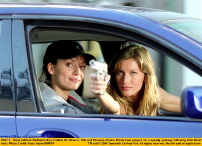 Ana Cristina de Oliveira and Gisele Bündchen in Taxi (2004)