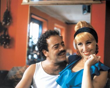 Verónica Forqué and Tito Valverde in Why Do They Call It Love When They Mean Sex? (1993)
