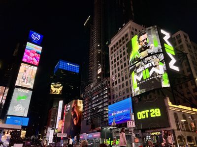 Modern Warfare II billboard on Times Square, NY.