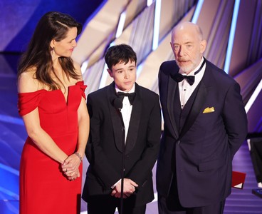 Jennifer Garner, Elliot Page, and J.K. Simmons at an event for The Oscars (2022)