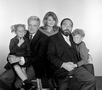 Brian Keith, Sebastian Cabot, Kathy Garver, Anissa Jones, and Johnny Whitaker in Family Affair (1966)