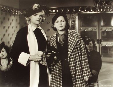 Patsy Kelly and Pert Kelton in Pan Handlers (1936)