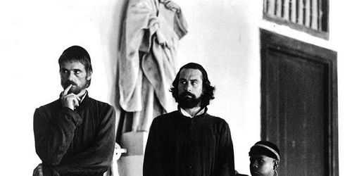 Robert De Niro, Jeremy Irons, and Bercelio Moya in The Mission (1986)