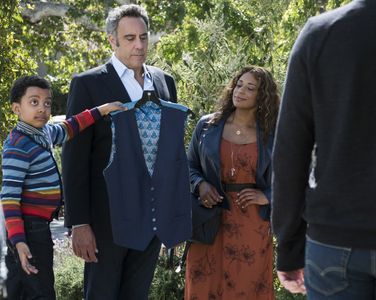Brad Garrett, Kimrie Lewis, and Devin Trey Campbell in Single Parents (2018)