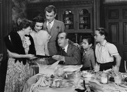 Joseph Cotten, Charles Bates, Patricia Collinge, Henry Travers, Edna May Wonacott, and Teresa Wright in Shadow of a Doub