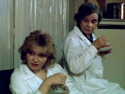 Marina Gayzidorskaya and Mariya Vinogradova in Intergirl (1989)