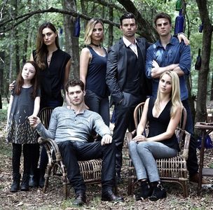 Daniel Gillies, Joseph Morgan, Nathaniel Buzolic, Phoebe Tonkin, Claire Holt, Riley Voelkel, and Summer Fontana in The O