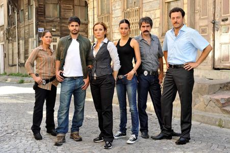 Luk Piyes, Zuhal Olcay, Yetkin Dikinciler, Bülent Alkis, and Sedef Avci in Umut Yolculari (2011)