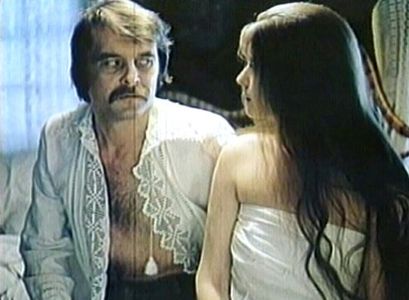 Ivan Mikolaychuk and Galina Sulima in Takaya pozdnyaya, takaya tyoplaya osen (1982)
