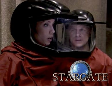 Michael Coleman as Agent Pujols and Lexa Doig as Dr. Carolyn Lam on Stargate: SG-1