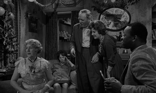 Leslie Caron, Avis Bunnage, Cicely Courtneidge, Bernard Lee, and Brock Peters in The L-Shaped Room (1962)