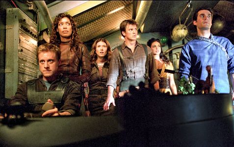 Nathan Fillion, Sean Maher, Jewel Staite, Gina Torres, Alan Tudyk, and Morena Baccarin in Serenity (2005)