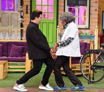 Karan Johar and Sunil Grover in The Kapil Sharma Show (2016)