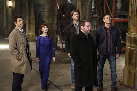 Jensen Ackles, Misha Collins, Jared Padalecki, Mark Sheppard, and Ruth Connell in Supernatural (2005)