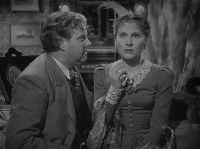 Frank Pettingell and Diana Wynyard in Gaslight (1940)