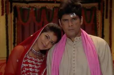 Amar Upadhyay and Sweta Keswani in Des Mein Niklla Hoga Chand (2001)